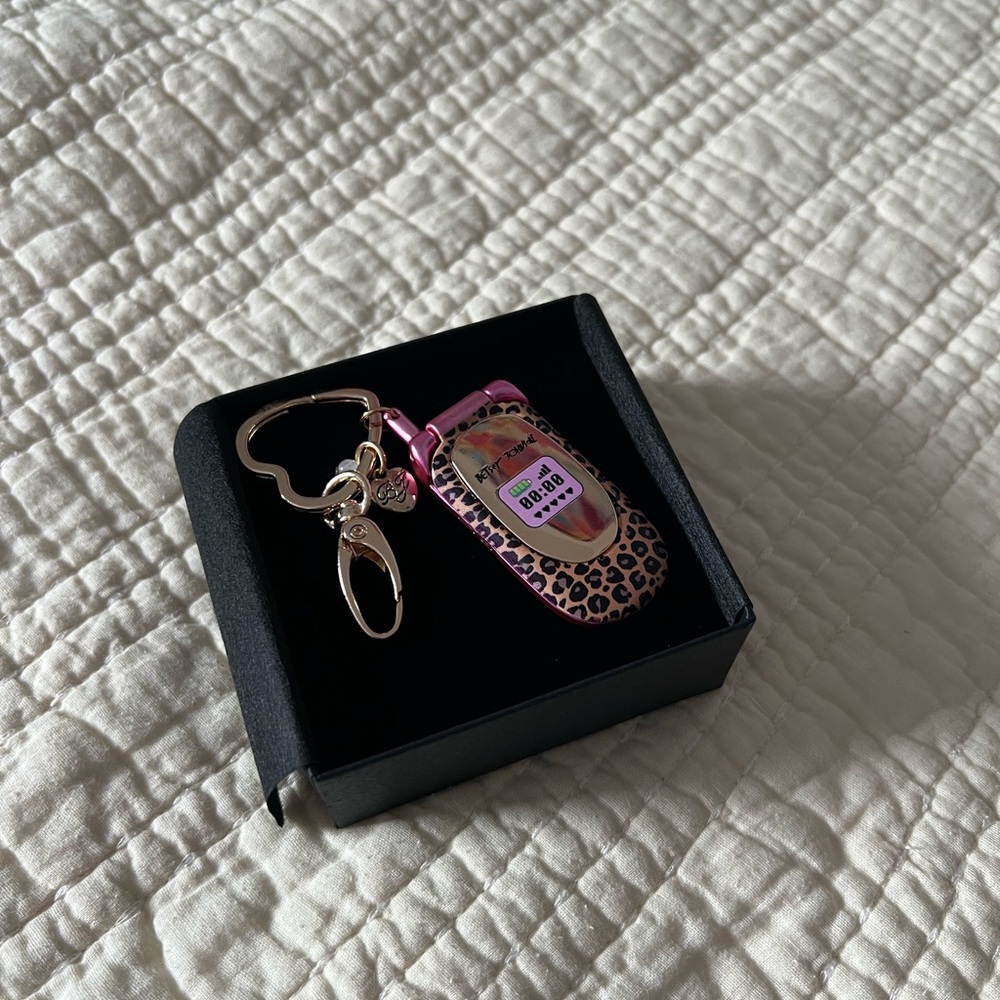 Betsey Johnson Cellphone Keychain